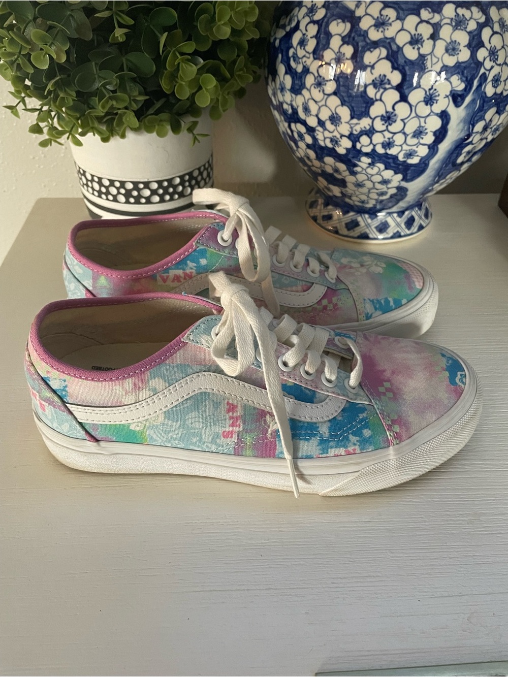 Vans Women's Tie-Dye VR3 Crush lace up Sneakers Size Womenโs 8